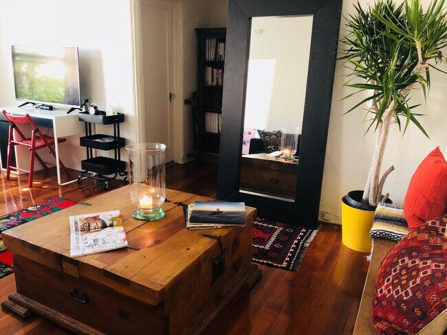 Photo - 1201 N Orange Grove Ave Unidad Single 3rd floor