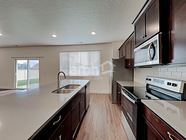 Photo - 9415 W Chino St