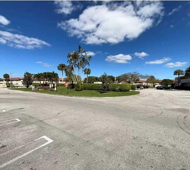 9905 Twin Lakes Dr Unit 26-g