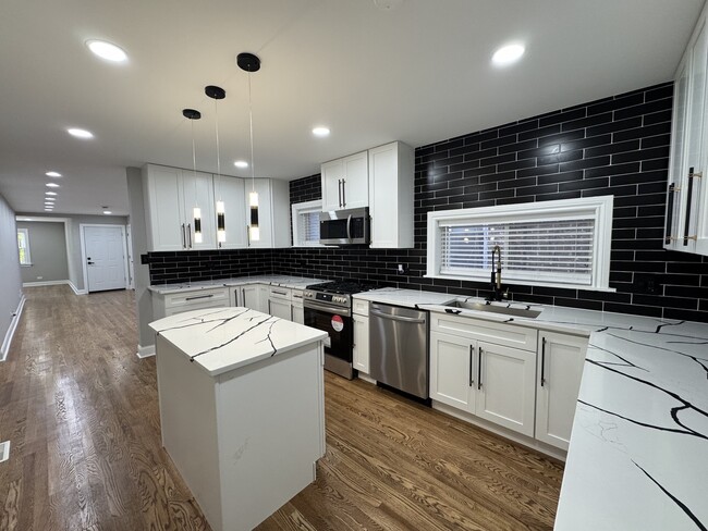 Photo - 6236 N Francisco Ave