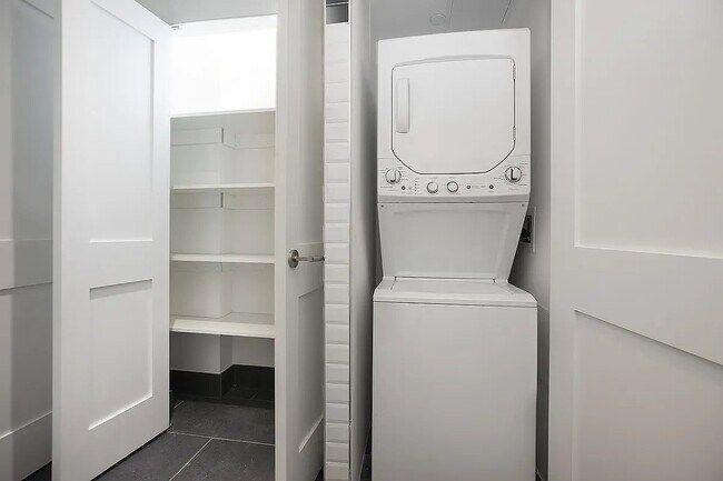 Photo - 164 Attorney St Unidad 404