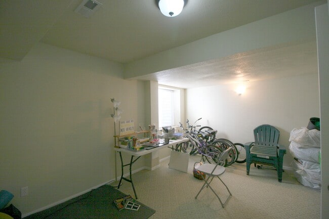 Photo - 423 E 6th St