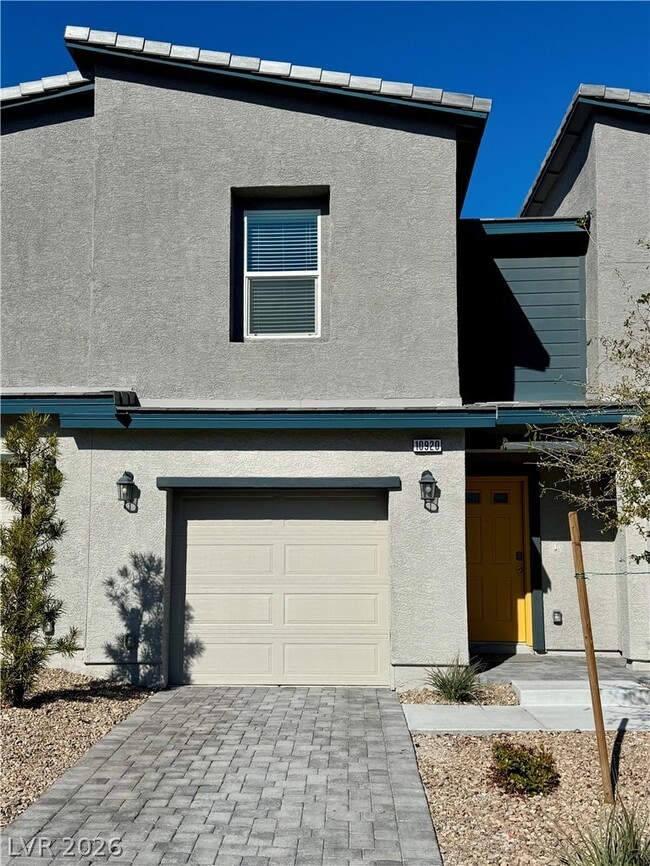 Building Photo - 10920 Rollingford Ave