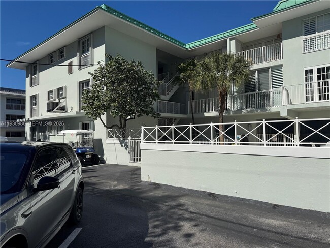 Building Photo - 300 Sunrise Dr Unit 3H