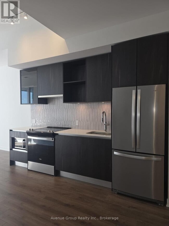 Photo - 405 Dundas St W Unit 226