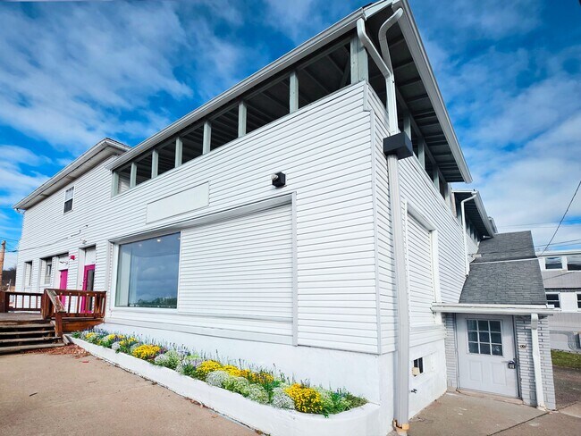 Building Photo - 1401 Broadway Unit 5