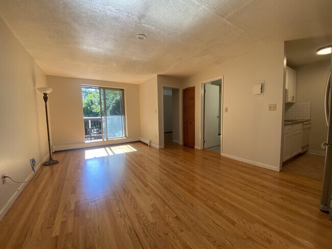 Photo - 142 Kenrick St