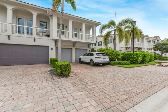 Photo - 100 NW 69th Cir