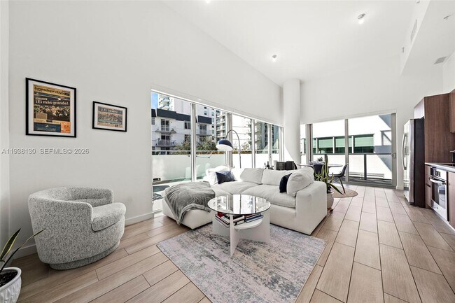 Building Photo - 1600 SW 1st Ave Unit 302