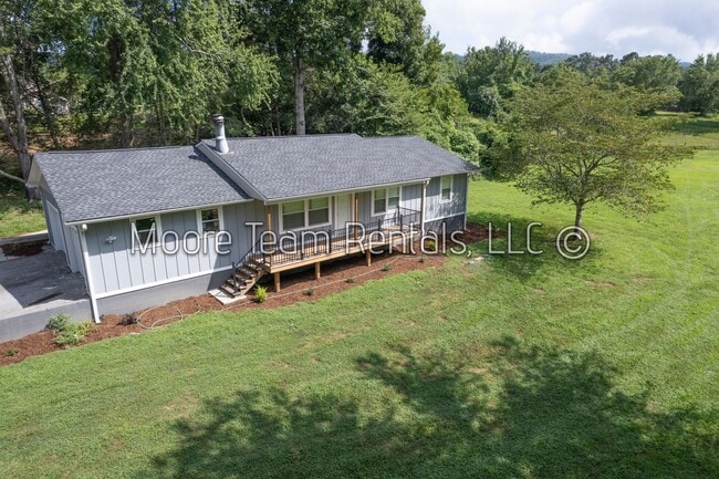 Building Photo - Beautiful Private Ranch House - Stream, Ya...