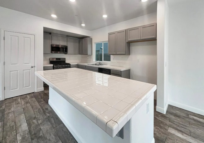 Photo - 3710 Roseparke Way