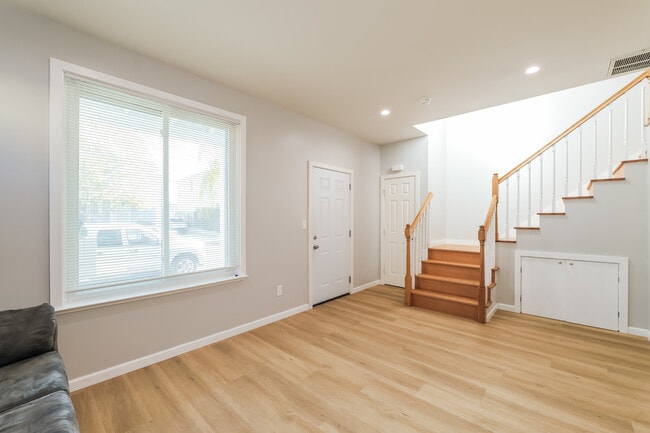 Photo - 139 Gibson Ave