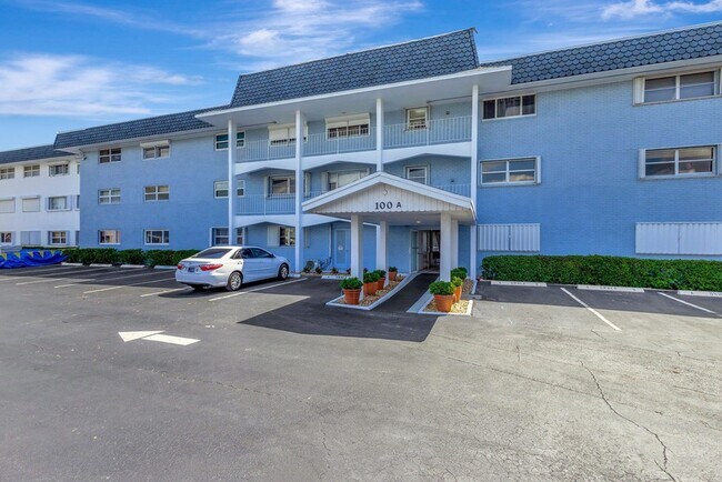 100 Shore Ct Unidad 210
