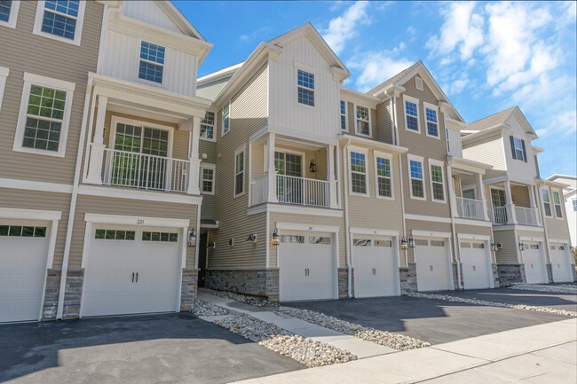 Building Photo - 219 Myrtle Rd