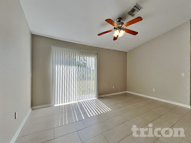 Photo - 1054 Valentine St