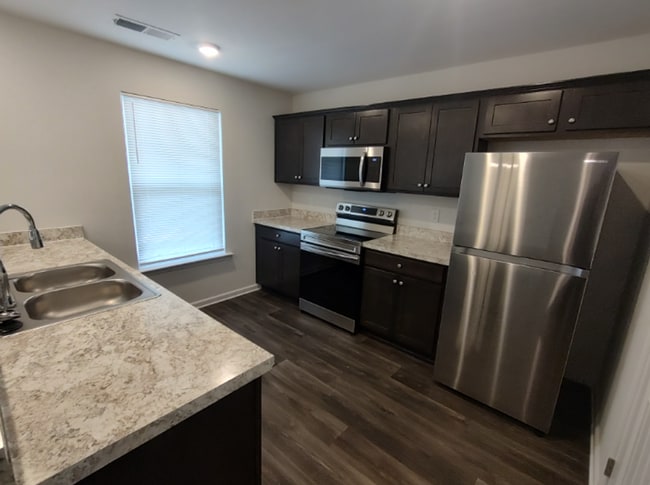 Building Photo - Move in Ready! Easy & Quick move-in process Unit LP - 31 Turning Stone Boulevard,  1