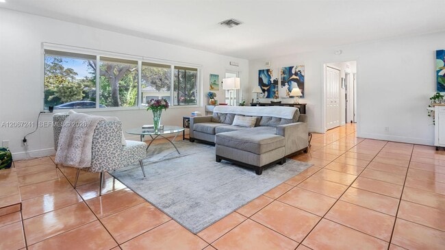 Photo - 2549 NE 27th Ave