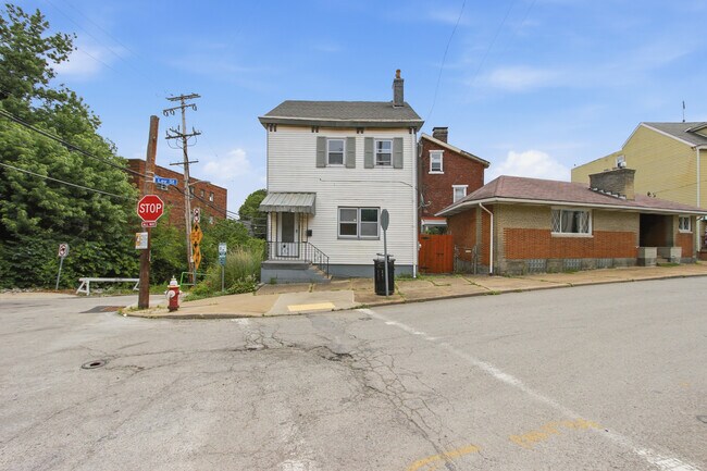 Photo - 1845 Ley St