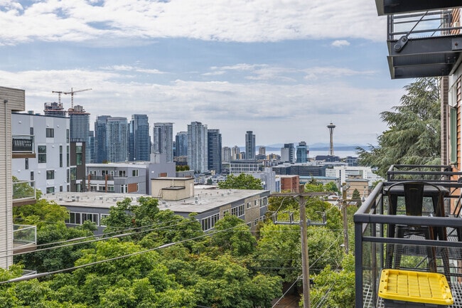 1 habitación, 1 baño, 674 pies cuadrados, vista desde la terraza exterior - The Perch