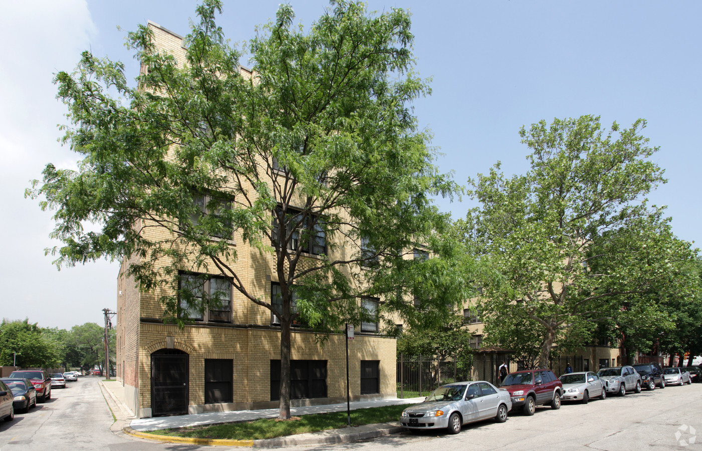 Harper Terrace - Harper Center Apartments