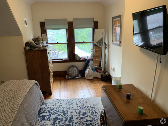 Building Photo - 310 Market St Unit 2 Rental