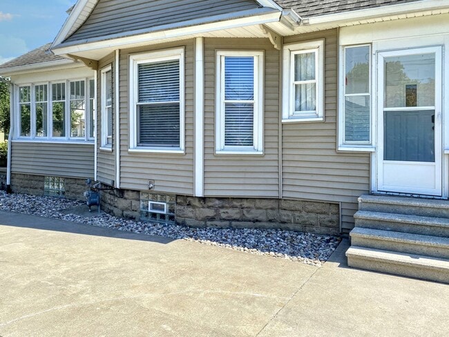 Photo - 236 E 14th St