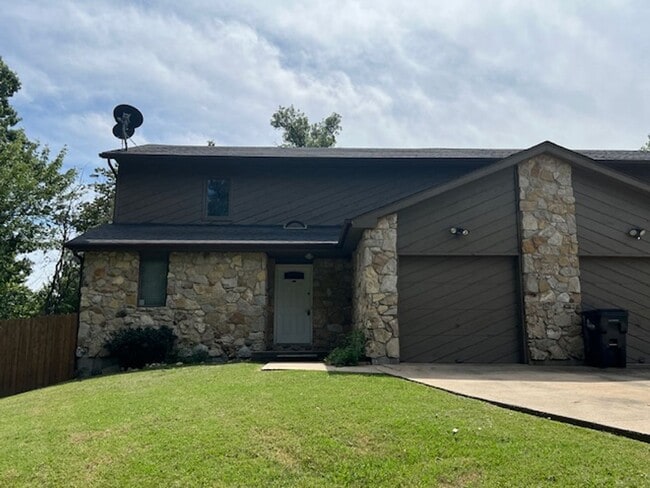 Building Photo - 201- 203 Briarcrest Ct Unit 203