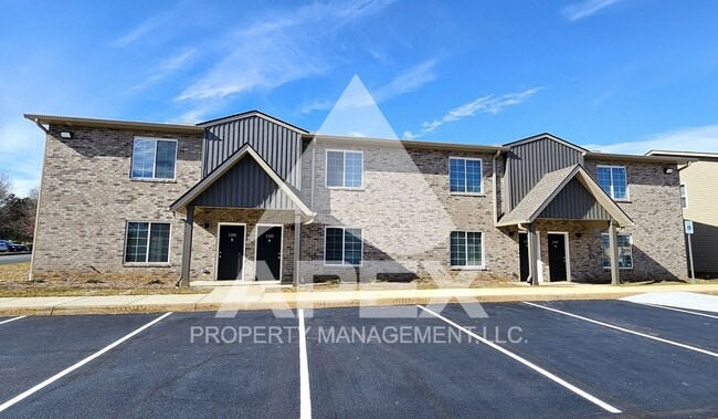 Building Photo - AVALON TOWNHOMES – LIKE NEW - 2 Bd/2.5 Ba Townhome off Topside Road with convenient access to Mar...