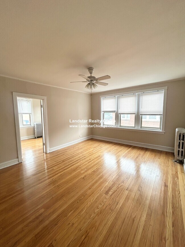 Building Photo - 2342 W Touhy Ave Unit 3A