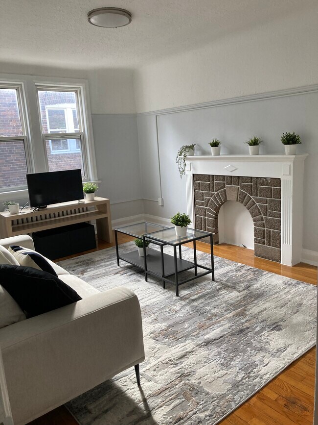 Photo - 1554-1574 Bathurst St