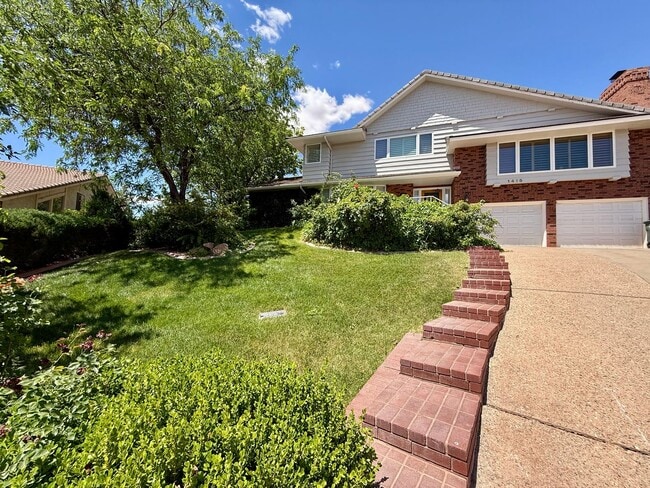 Photo - Distinctive and Spacious 5-BR Home in Bloomington