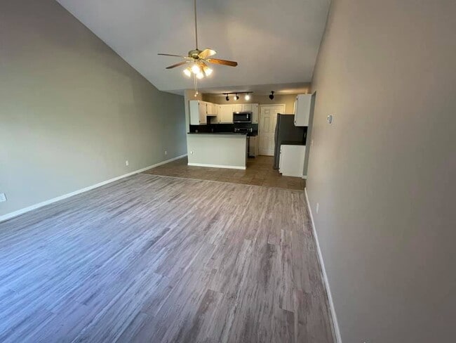 Cedar Rock 1 Bed Living Room/Kitchen - Apartments on 20th