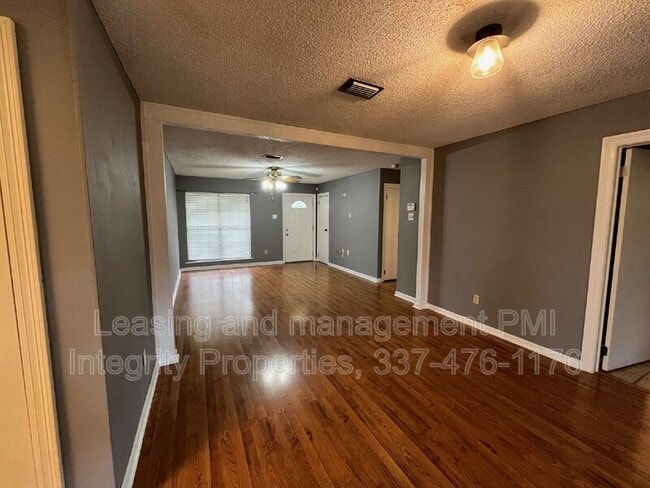 Photo - 107 Village Ln