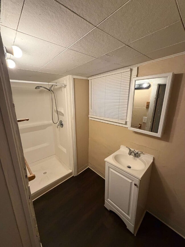 Building Photo - 12 Hutchins St Unit Lower