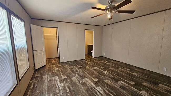 Photo - 2320 E MacArthur Rd