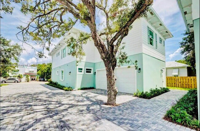 Photo - 667 SW Cleveland Ave Unit 3