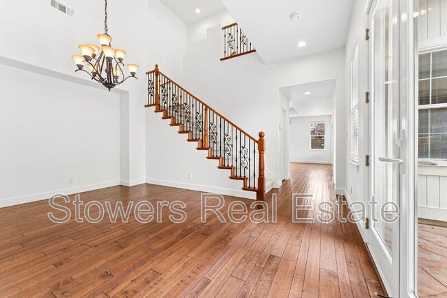 Photo - 5139 Holborn Way