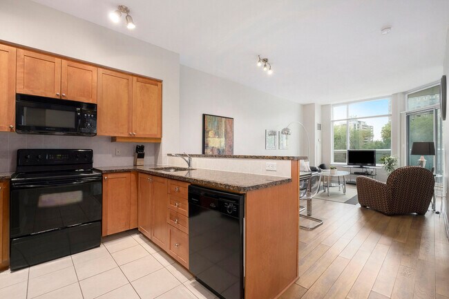 Photo - 570 Laurier Av W Unit 1-Bed Plus Den