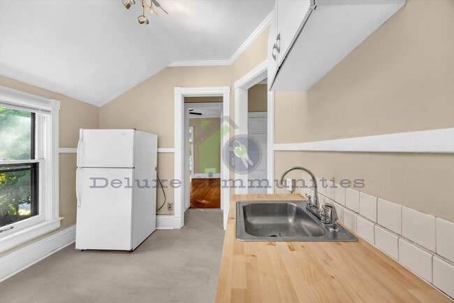 Photo - 410 Eastern Ave SE Unit 3