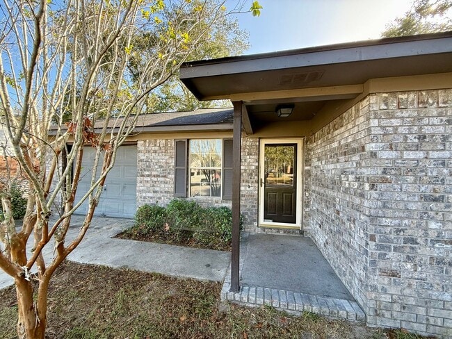 Photo - Spacious corner lot with a private backyard- Available 4/10!!