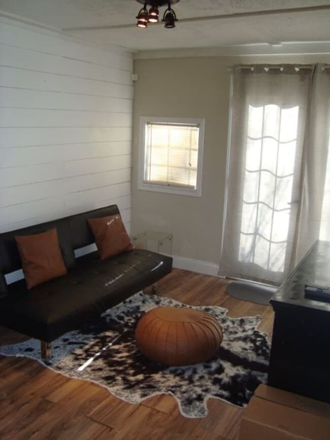 Fully furnished Studio Apt with all Utilit... - Fully furnished Studio Apt with all Utilit...