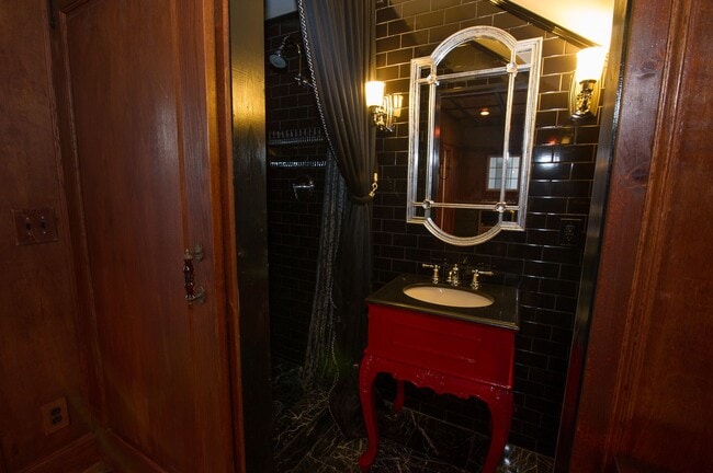 Photo - 701 Hereford St Unidad Whole