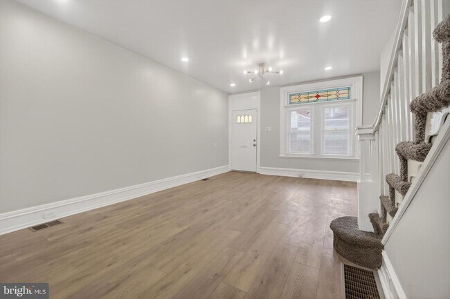 Photo - 5437 Webster St