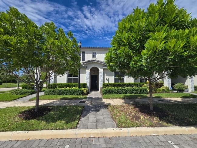 Building Photo - 2705 SE 15th St