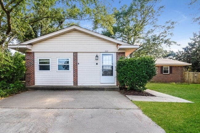 Building Photo - 102 Griffith Ave