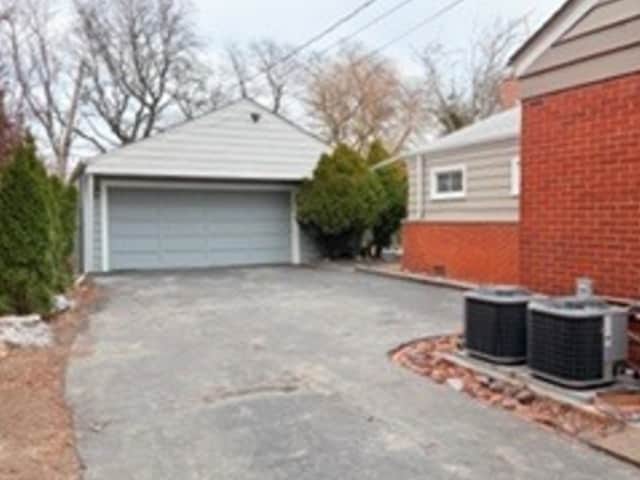 Photo - 6902 Lyons St