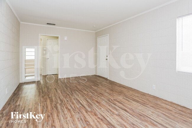 Photo - 619 Essex E Dr