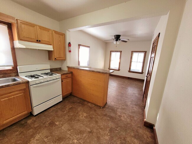 Building Photo - bry1804 Unit 1806