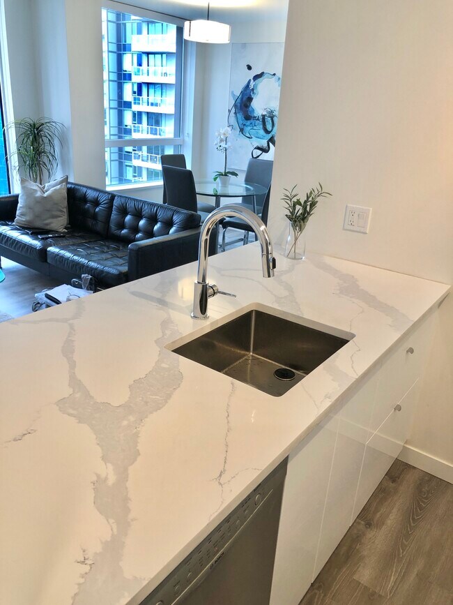 Photo - 1295 Richards St