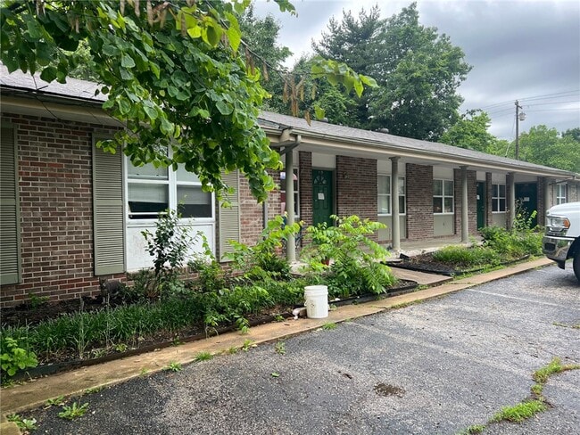 Building Photo - 8831 Country Club Dr